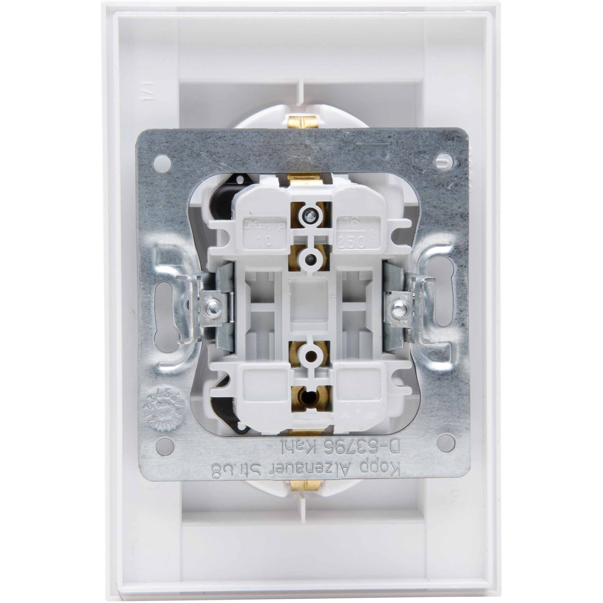 HK07 - double earthed socket outlet, with shutter, for the installation in a single switch box Ø60mm, colour: arctic white - Image 3