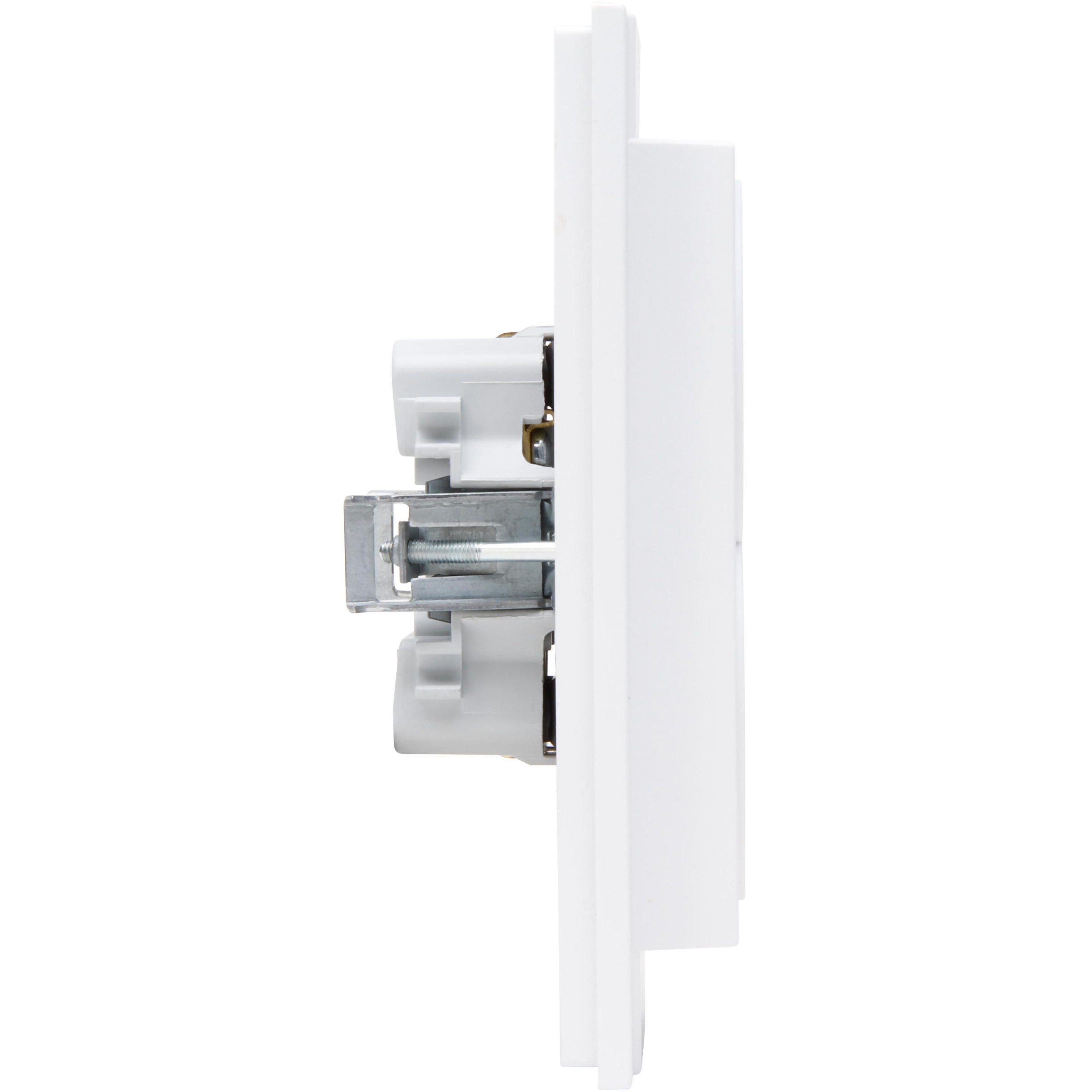 HK07 - double earthed socket outlet, with shutter, for the installation in a single switch box Ø60mm, colour: arctic white - Image 7