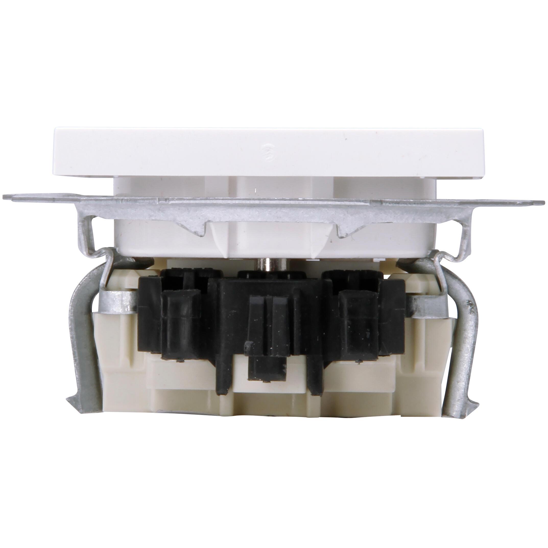HK07 - earthed socket outlet with central earth contact and with shutter, colour: arctic white - Image 5