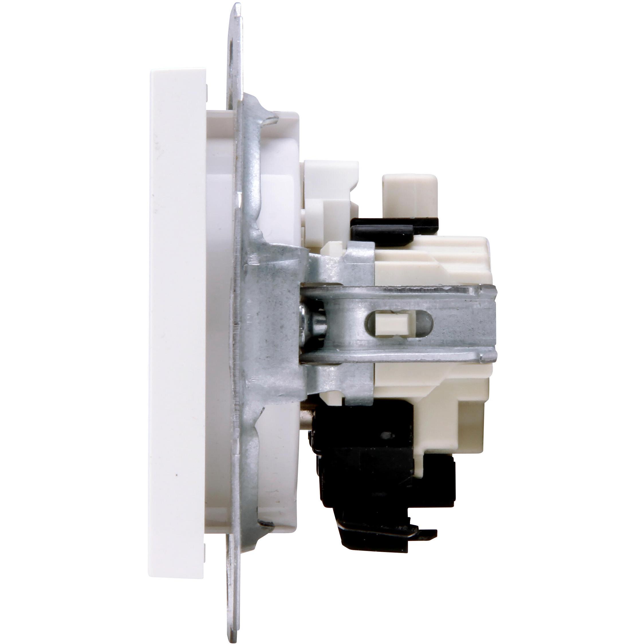 HK07 - earthed socket outlet with central earth contact and with shutter, colour: arctic white - Image 7