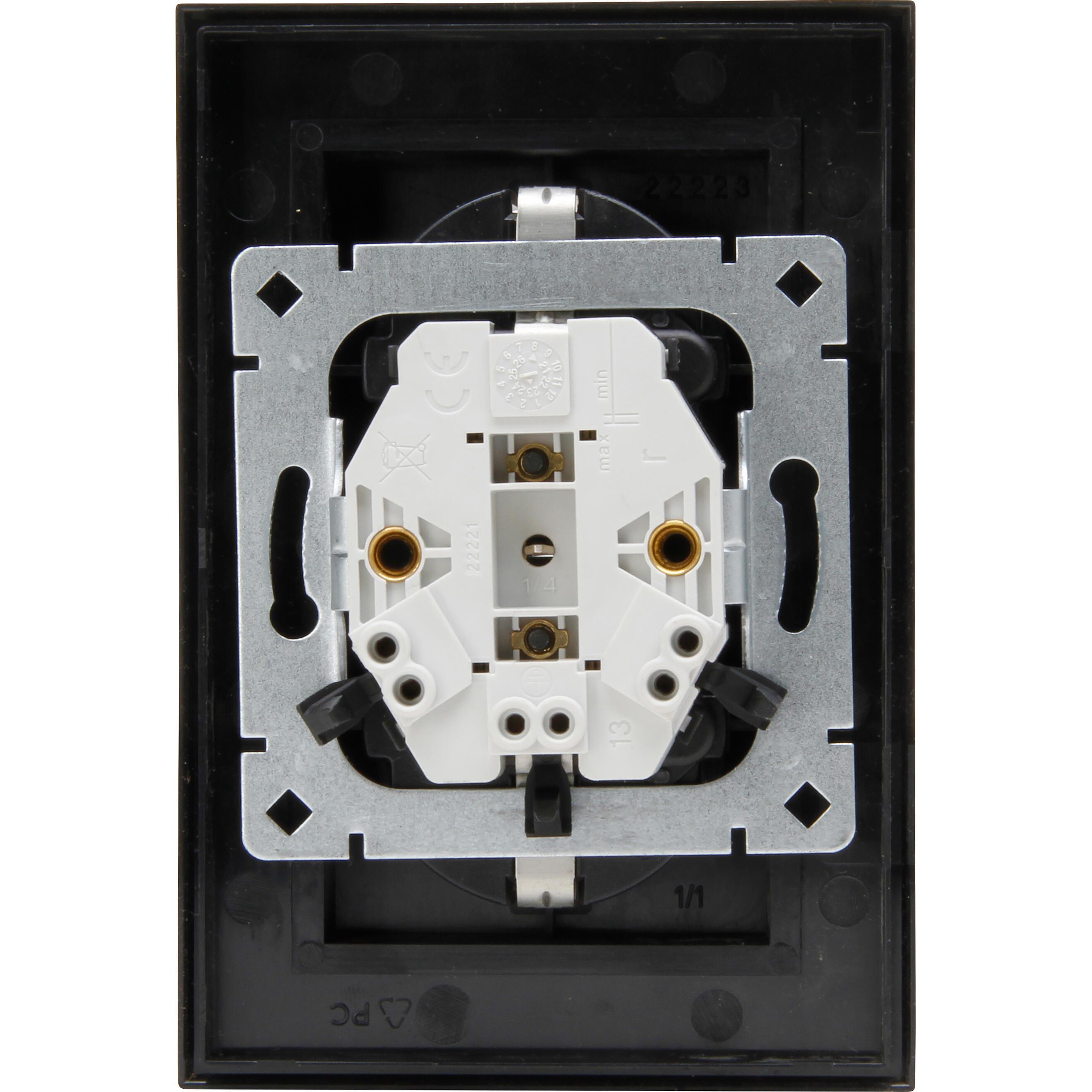 HK07 - double earthed socket outlet, colour: black matt - Image 3